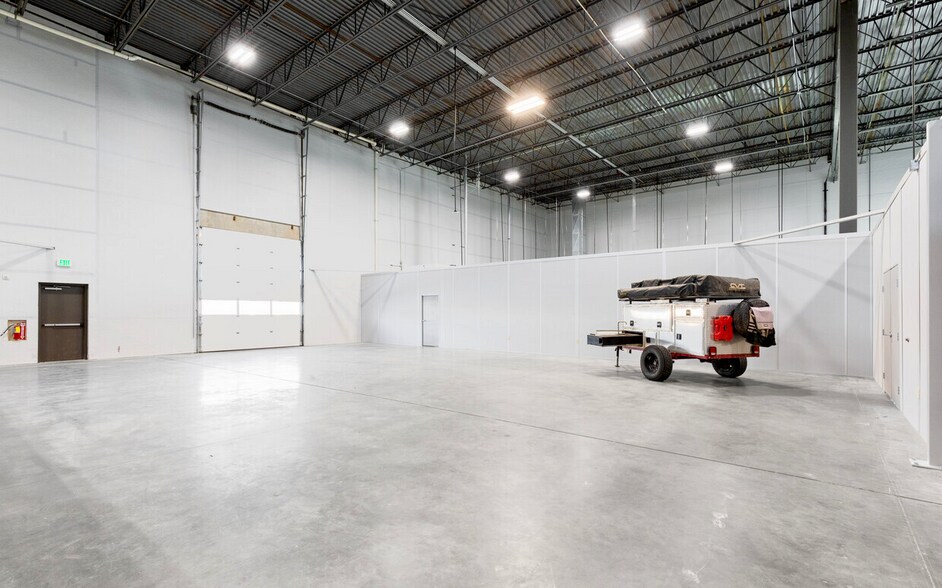 More Photos Of 4121 34th St, Orlando Warehouse For Lease