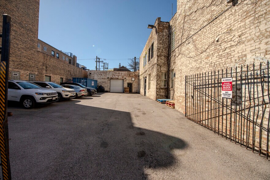 More Photos Of 1419 W Diversey Pky, Chicago Office For Sale