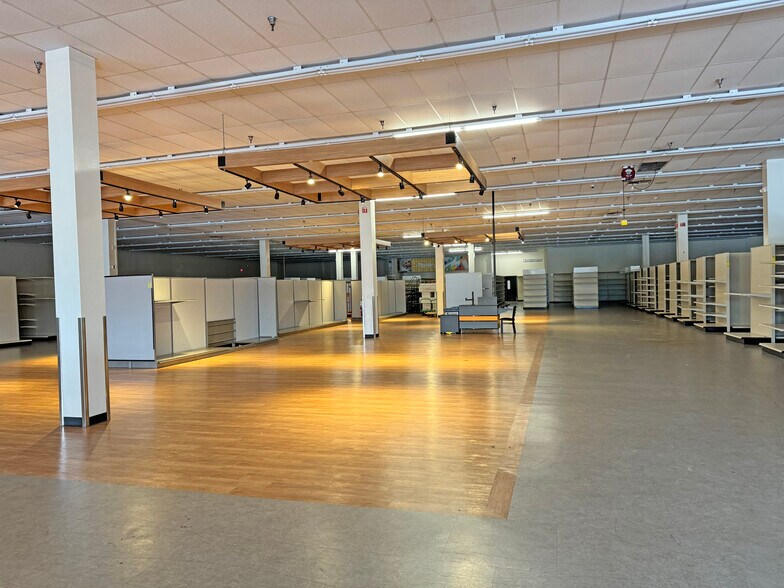 More Photos Of 4429 Cleveland Ave, Fort Myers Unknown For Lease