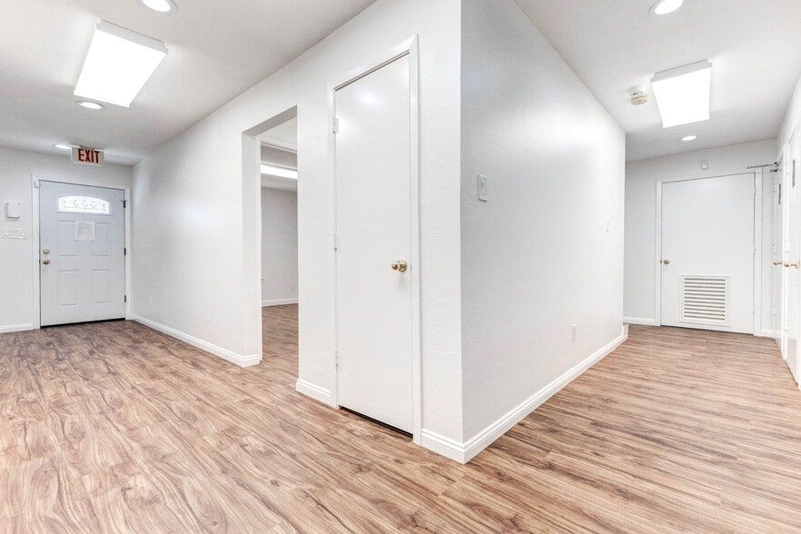 More Photos Of 1324 Avenue D, Katy Medical For Sale