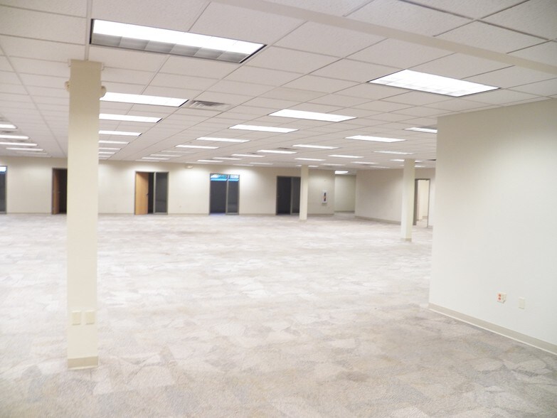 More Photos Of 2985 S Ridge Rd, Green Bay Medical For Lease