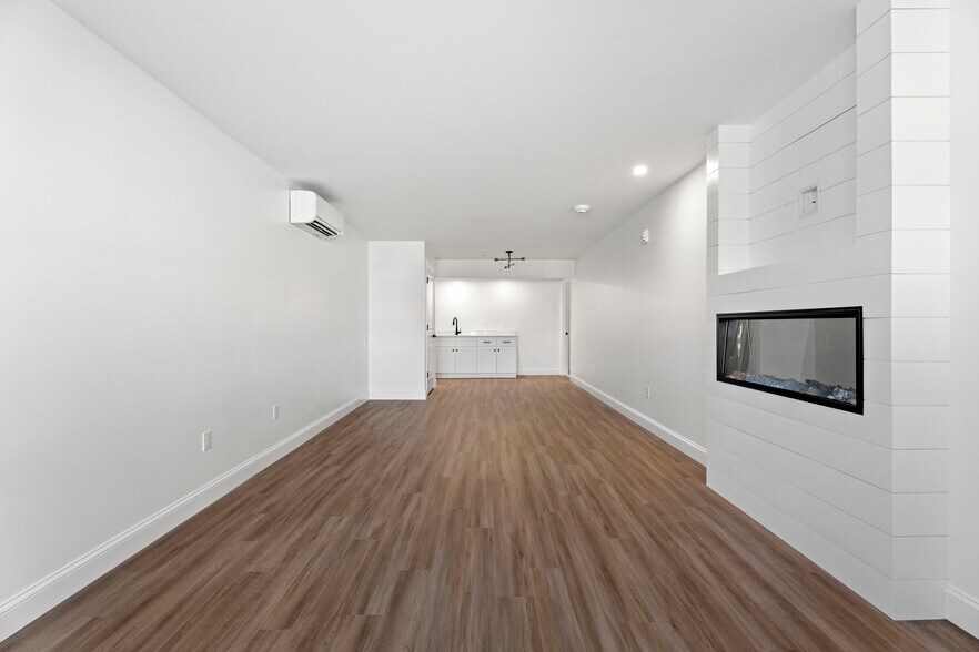 More Photos Of 44 Williams Ave, Mystic General Retail For Sale