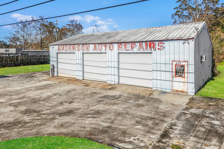 More Photos Of 605 US Highway 80 W, Savannah Auto Repair For Sale