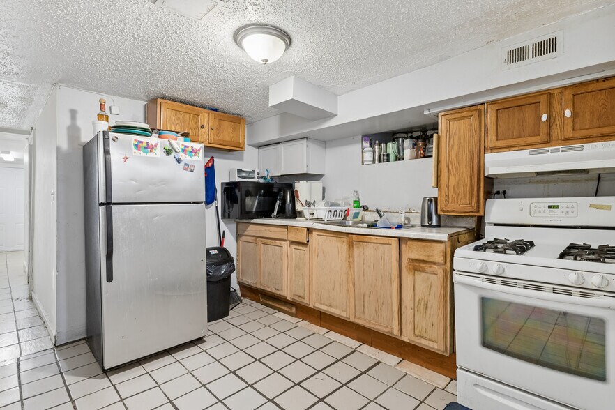 More Photos Of 2135 W Armitage Ave, Chicago Apartments For Sale