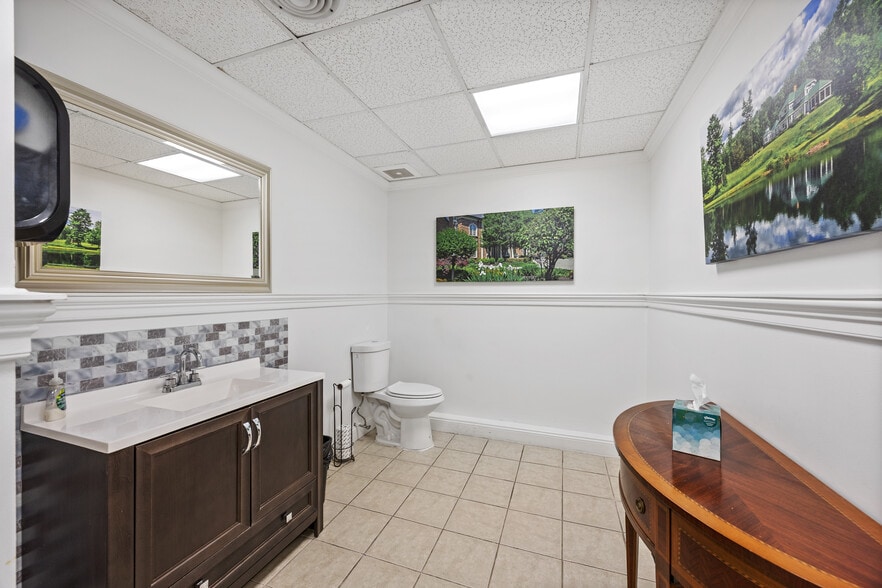 More Photos Of 179 N Broad St, Milford Medical For Lease