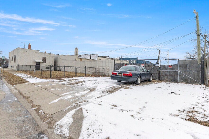 More Photos Of 17310 E 9 Mile Rd, Eastpointe Freestanding For Sale