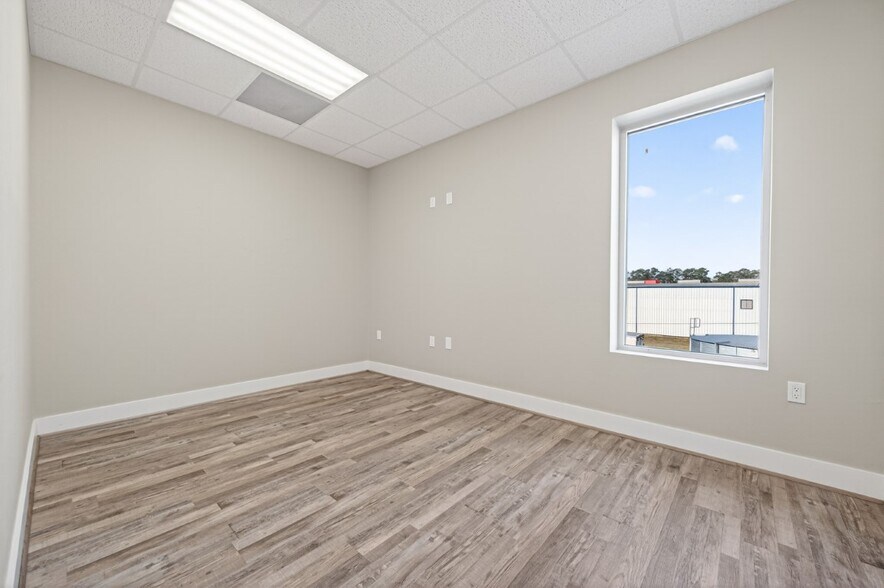 More Photos Of 32411 Tamina Rd, Magnolia Unknown For Lease