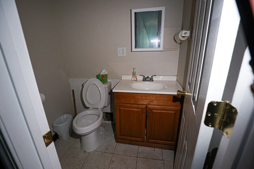 More Photos Of 633 N 6th St, Paducah Warehouse For Sale