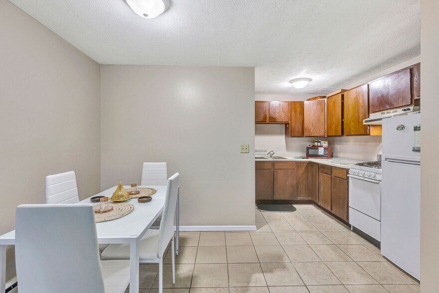 More Photos Of 207 W Funderburg Rd, Fairborn Apartments For Sale