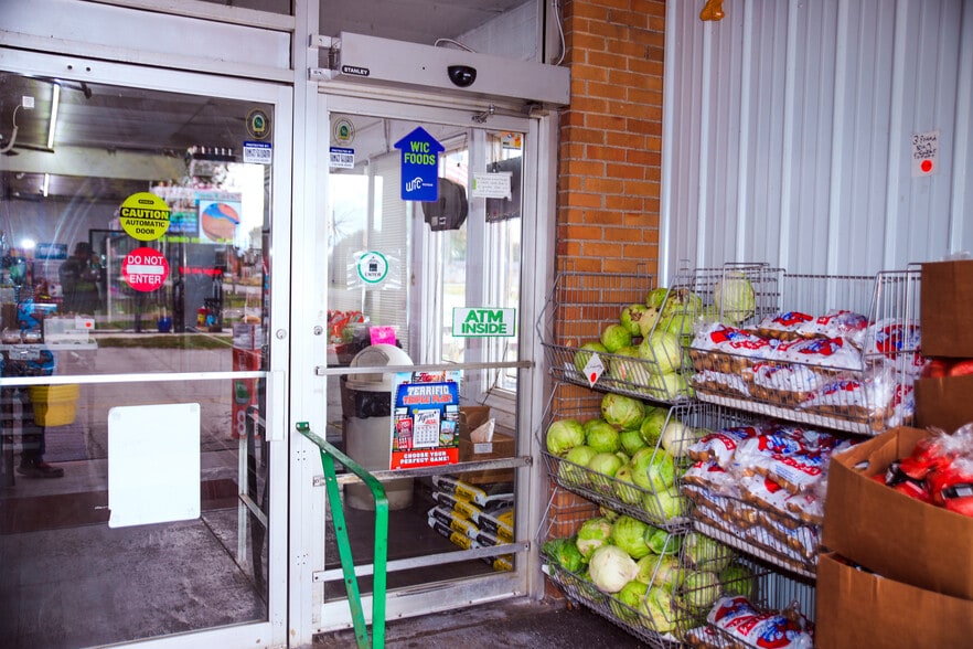 More Photos Of 9875 S Dixie Hwy, Erie Supermarket For Sale