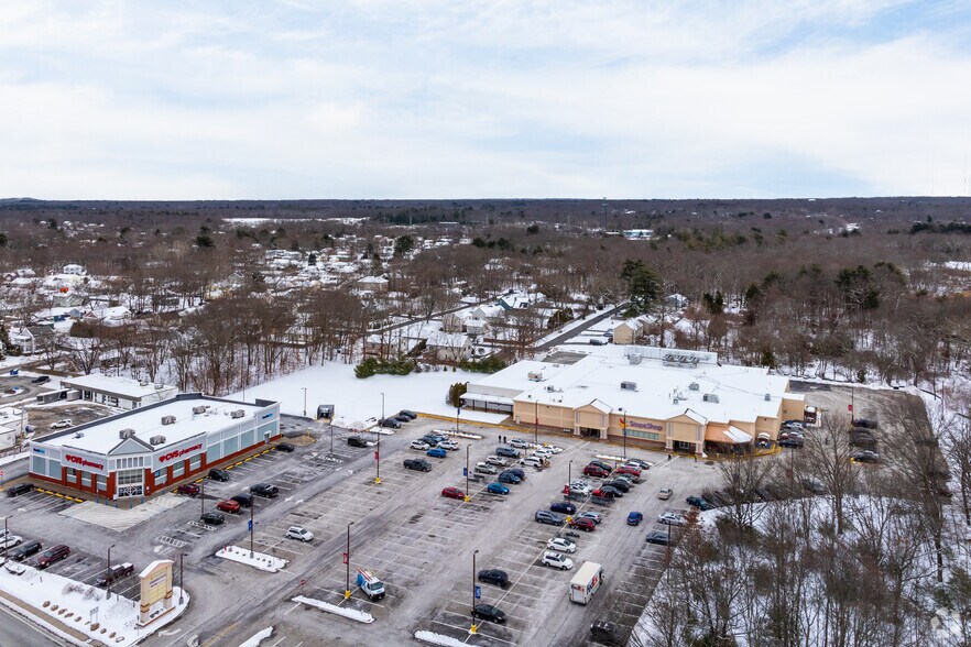 More Photos Of 1475 Newman Ave, Seekonk Supermarket For Lease