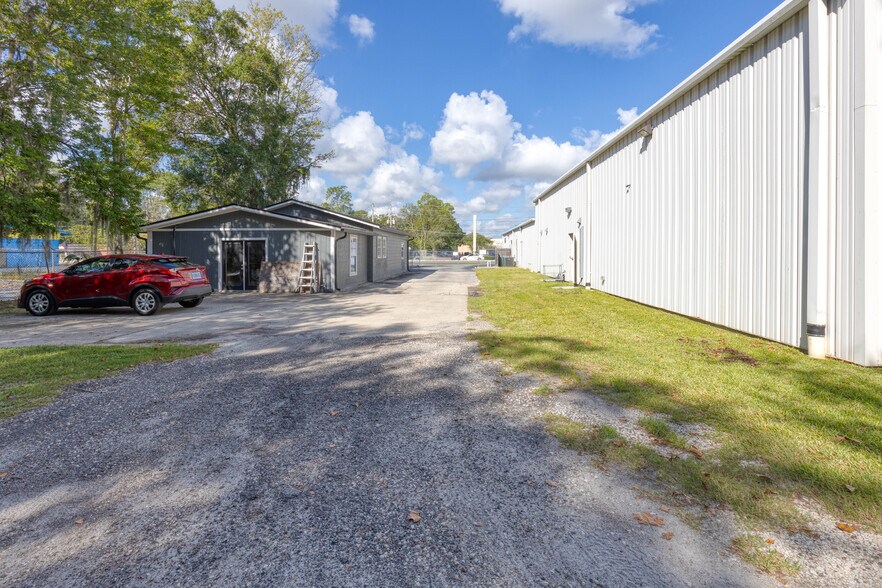 More Photos Of 5521 Blanding Blvd, Jacksonville Warehouse For Sale