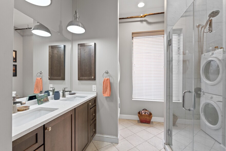 More Photos Of 215 W 3rd St, Farmville General Retail For Sale