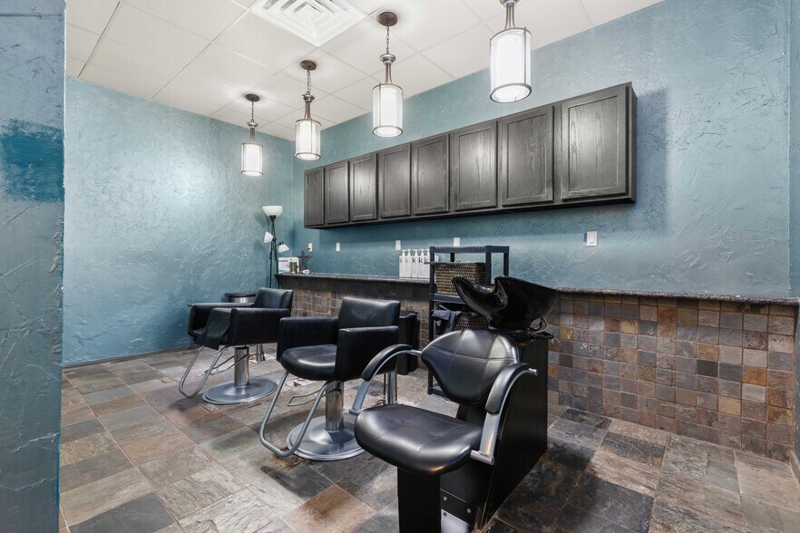 More Photos Of 11464 Space Center Blvd, Houston Freestanding For Lease