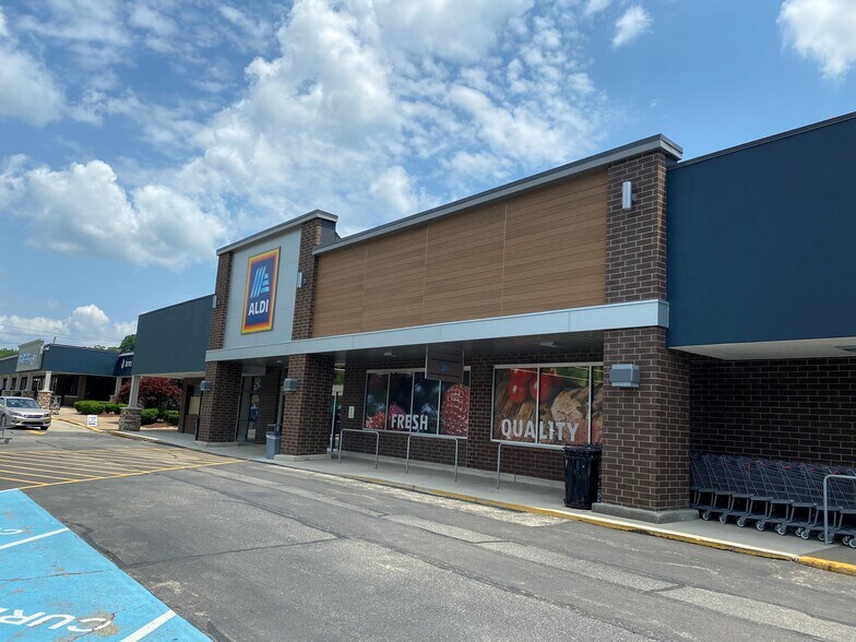 More Photos Of 1768-1794 Golden Mile Hwy, Monroeville Storefront For Lease