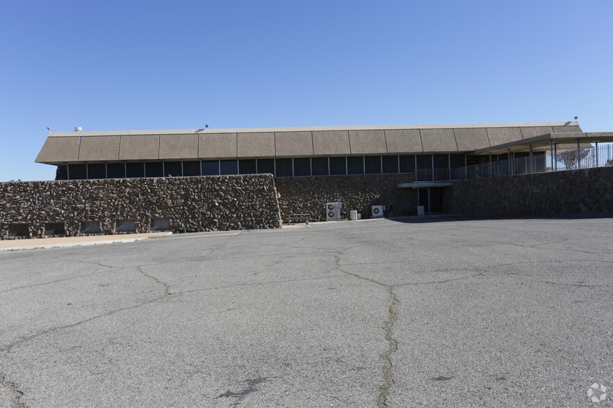 More Photos Of 16071 Mojave Dr, Victorville Unknown For Lease