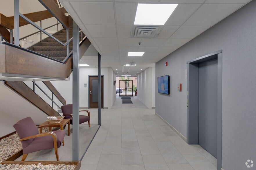 More Photos Of 3060-3080 Ogden Ave, Lisle Unknown For Lease