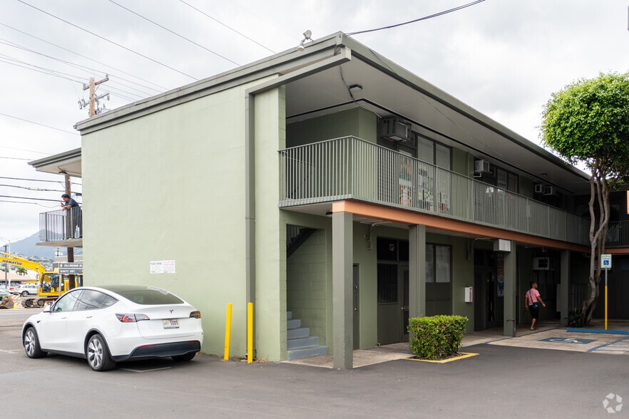 More Photos Of 1425 Dillingham Blvd, Honolulu General Retail For Lease