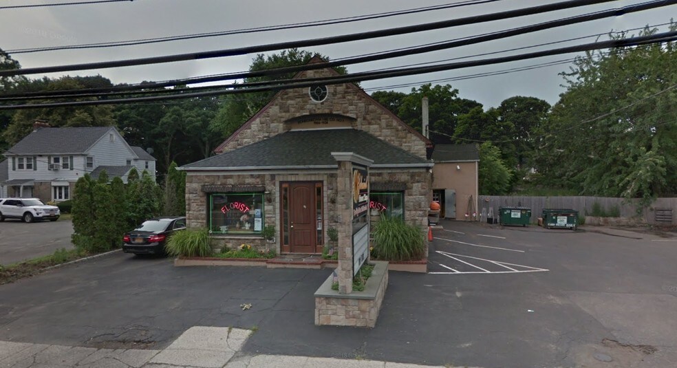 More Photos Of 304 Hawkins Ave, Ronkonkoma Storefront Retail Office For Sale