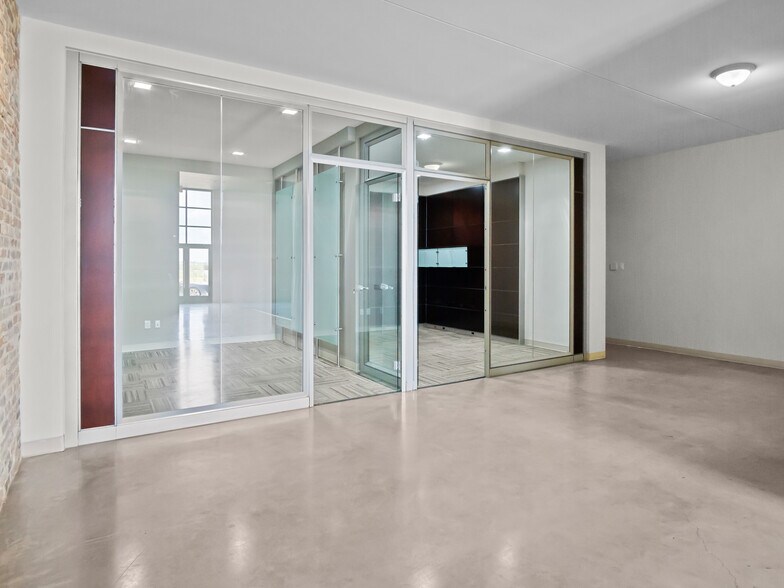 More Photos Of 7010 Rocio Dr, Laredo Freestanding For Lease