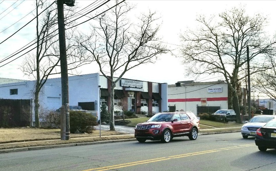 More Photos Of 1166-1200 W Chestnut St, Union Township Showroom For Lease