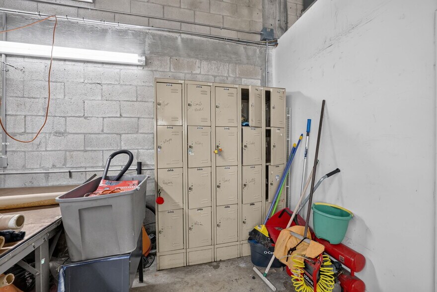 More Photos Of 2202-2204 W 78th St, Hialeah Warehouse For Sale
