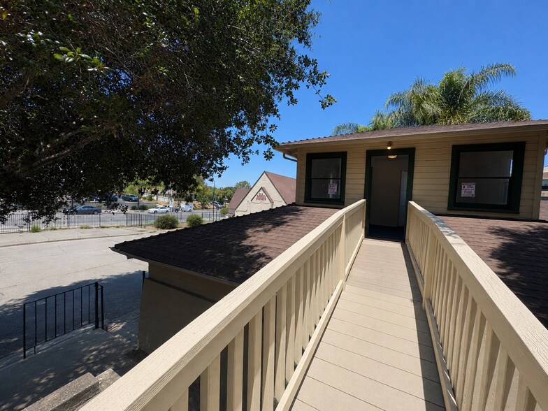 More Photos Of 220 Civic Center Dr, Vista Freestanding For Lease