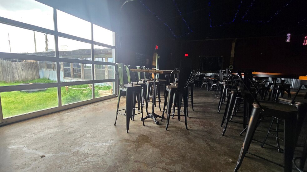 More Photos Of 4021 Acton Hwy, Granbury General Retail For Lease