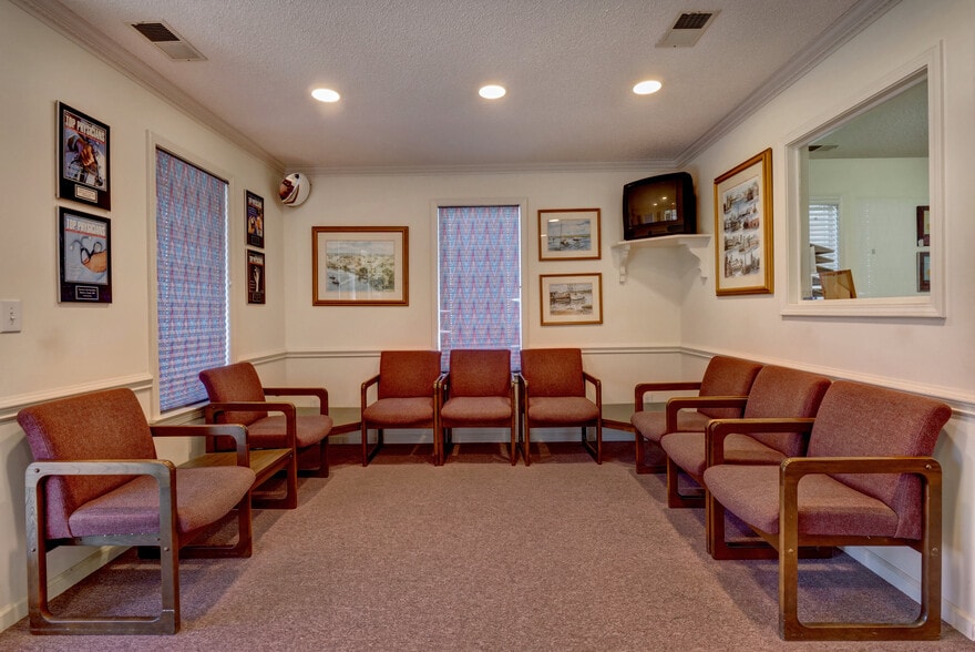 More Photos Of 14 Medical Center Dr SW, Supply Medical For Sale