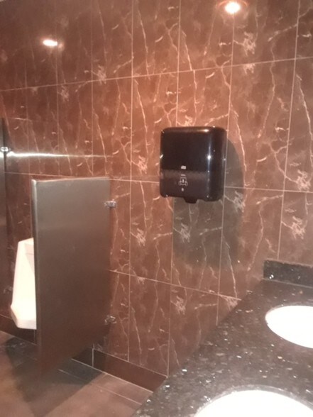 More Photos Of 3011 E Erie Blvd, Syracuse Restaurant For Lease