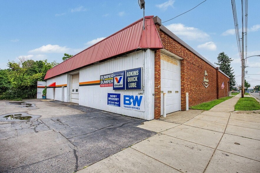 Primary Photo Of 37 W Carleton Rd, Hillsdale Auto Repair For Sale