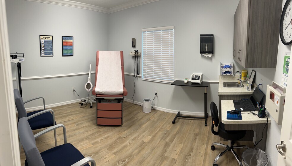 More Photos Of 1104 Kyle Wood Ln, Brandon Medical For Sale