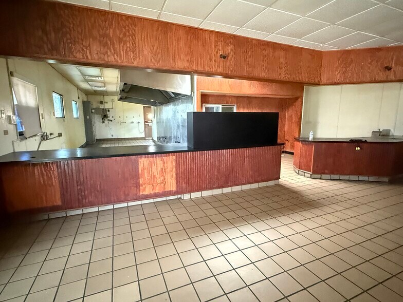 More Photos Of 276 W Henderson Ave, Porterville Restaurant For Lease