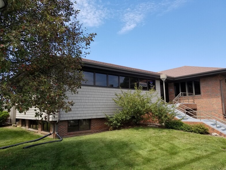 More Photos Of 2930 SW Wanamaker Dr, Topeka Office For Lease