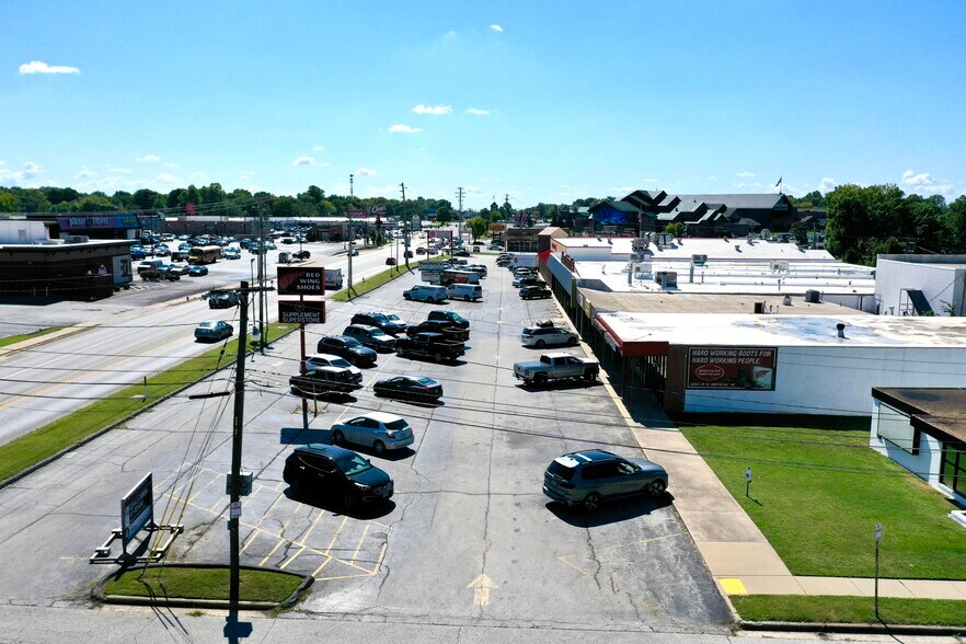 More Photos Of 1701 S Campbell Ave, Springfield Office For Sale