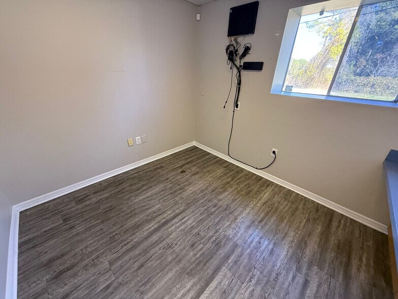More Photos Of 2390 E International Speedway Blvd, Deland Freestanding For Lease