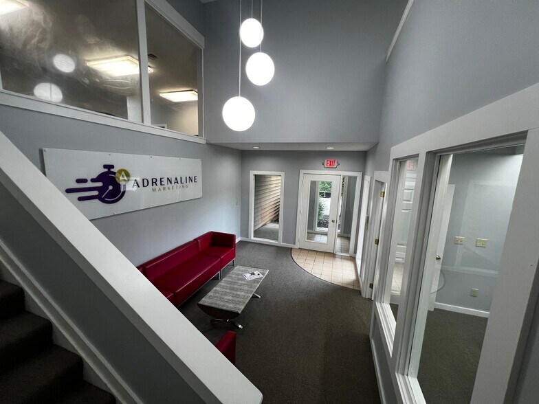 More Photos Of 1000 Ohio Pike, Cincinnati Office For Lease