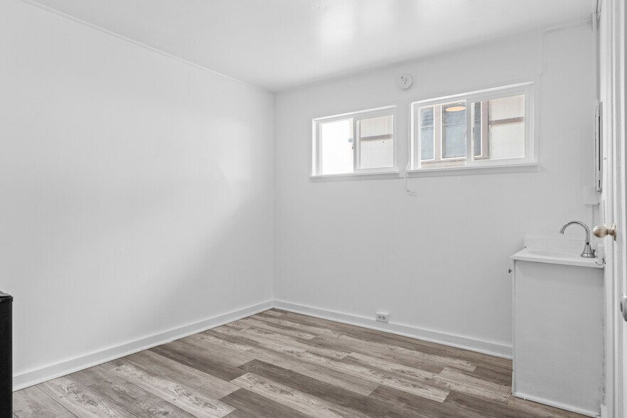 More Photos Of 1125 Hassinger St, Honolulu Apartments For Sale