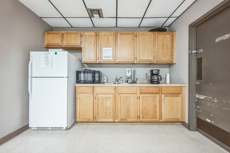 More Photos Of 2169 Commerce Blvd, Irondale Office For Sale