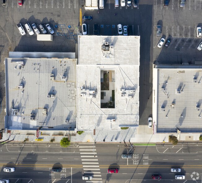 More Photos Of 8949 Reseda Blvd, Northridge Medical For Lease