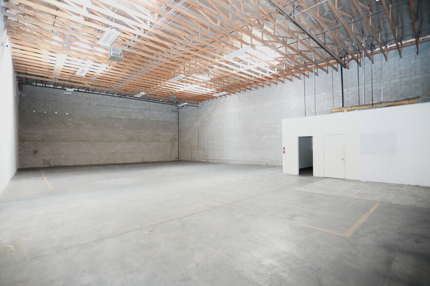 More Photos Of 4301 S Valley View Blvd, Las Vegas Warehouse For Lease