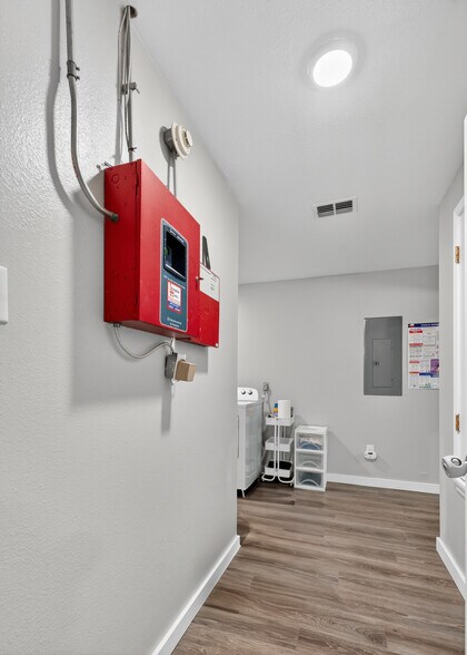 More Photos Of 109 Jasper Dr, Marshall Office For Sale