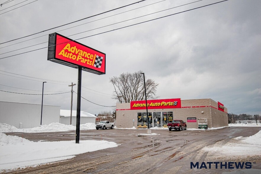 Primary Photo Of 1740 Scottdale M-139 rd, Benton Harbor Auto Dealership For Sale