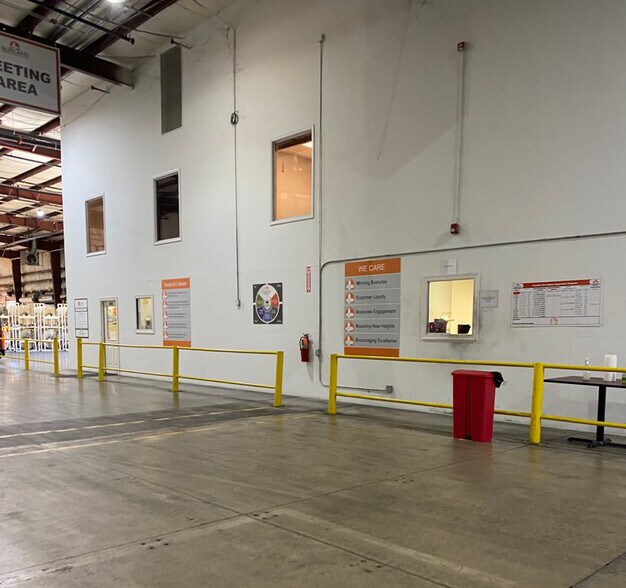 More Photos Of 10400 Technology Dr, Cottondale Warehouse For Sale