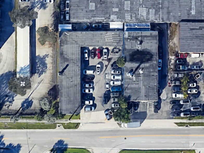 More Photos Of 1151 WaterTower Rd, Lake Park Warehouse For Lease