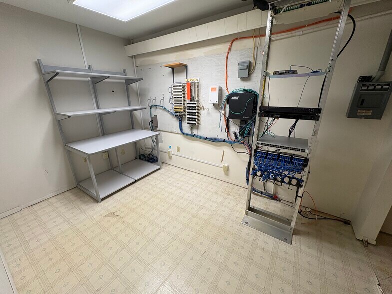 More Photos Of 109 Main st, Delphi Office For Lease