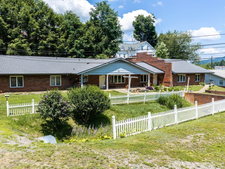 More Photos Of 84 Chestnut Park Dr, Waynesville Healthcare For Sale