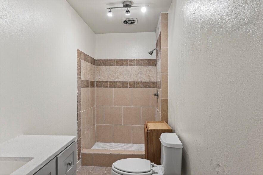 More Photos Of 2091 Locust Rd, Montrose Apartments For Sale