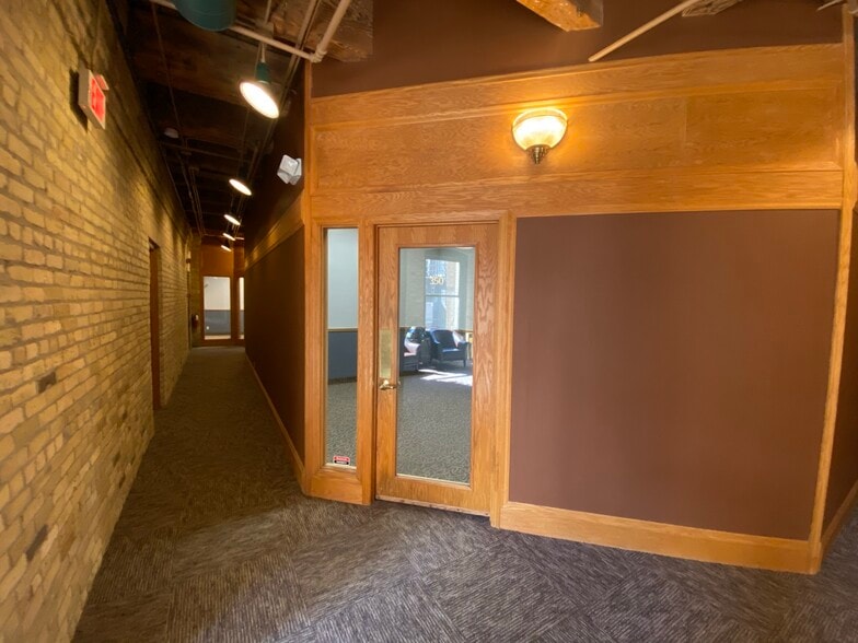 More Photos Of 413 Wacouta St, Saint Paul Office Residential For Lease