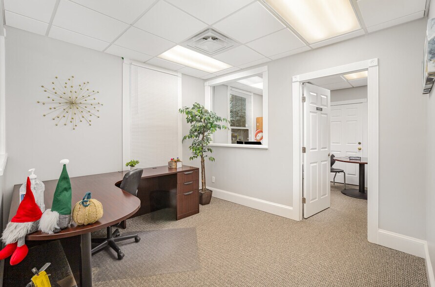 More Photos Of 4523 Park Rd, Charlotte Office For Sale